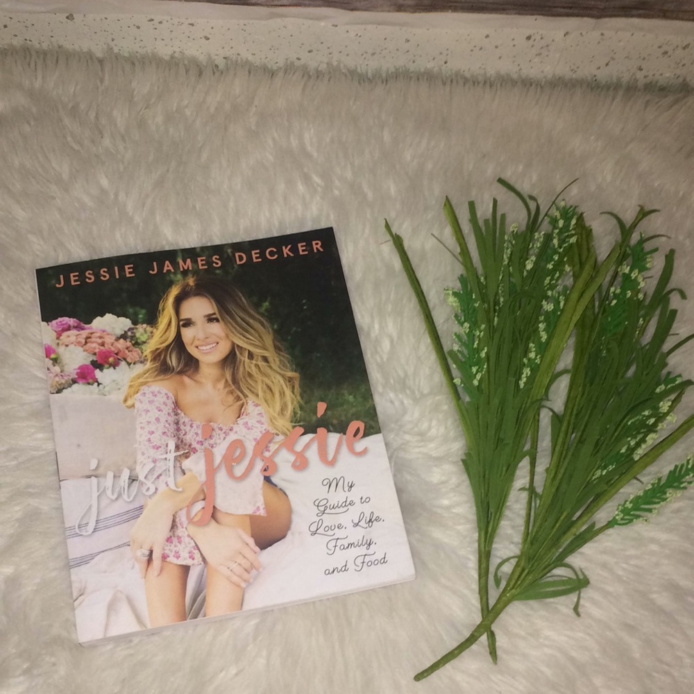 Jessie James Decker "Just Jessie" Book